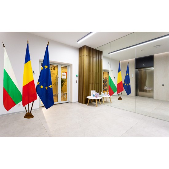 Луксозна интериорна стойка за три знамена