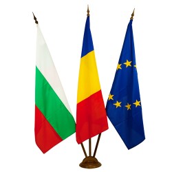 Луксозна интериорна стойка за три знамена