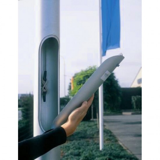 Aluminium flagpole with lockable halyard